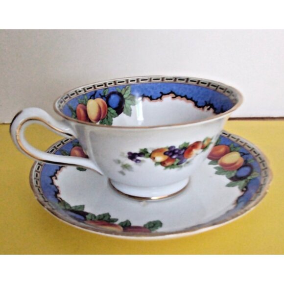 Vintage Ye Olde English Fruit Tea Cup and Saucer Staffordshire Bone China 1920's - Picture 3 of 11